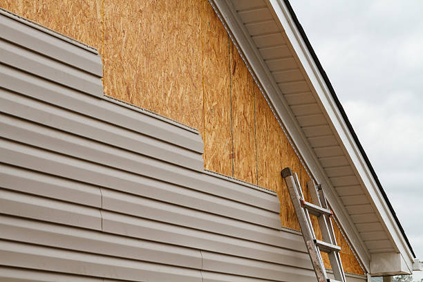 Professional Siding Contractor technician working in Saint Paul, MN
